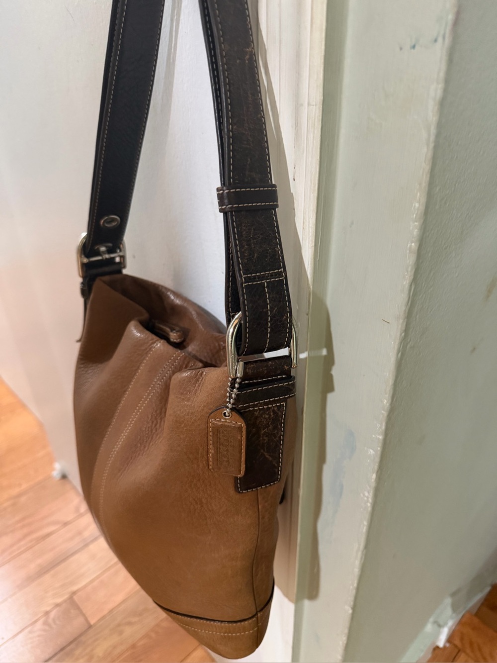 Small vintage coach bag F 109 41 with adjustable strap